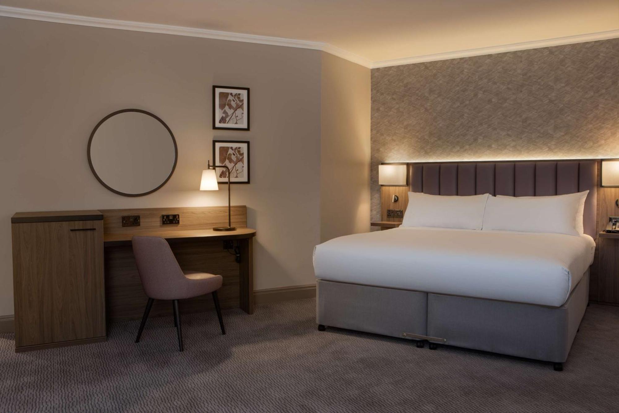Hotel Doubletree By Hilton Dartford Bridge Exterior foto