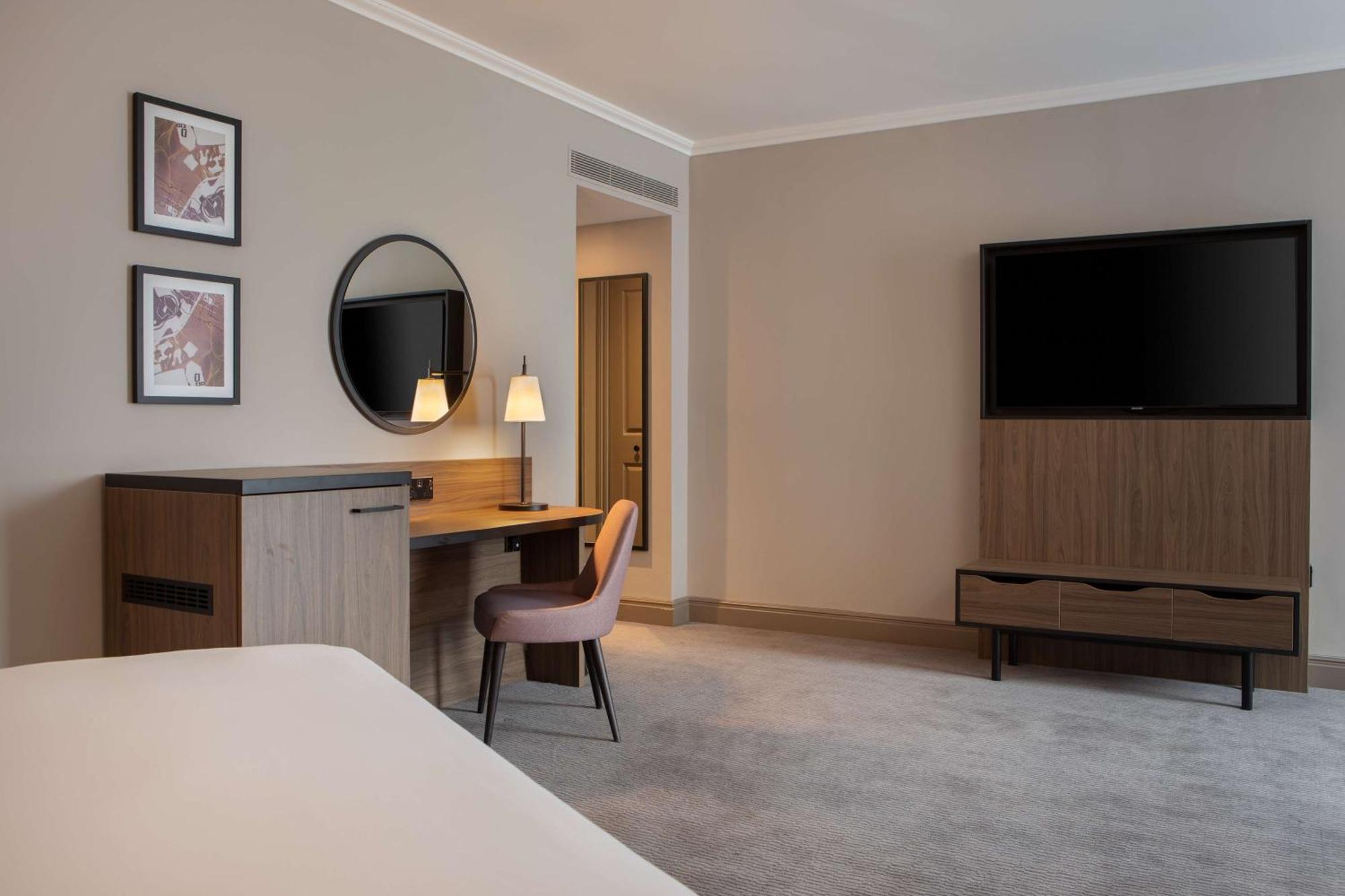 Hotel Doubletree By Hilton Dartford Bridge Exterior foto