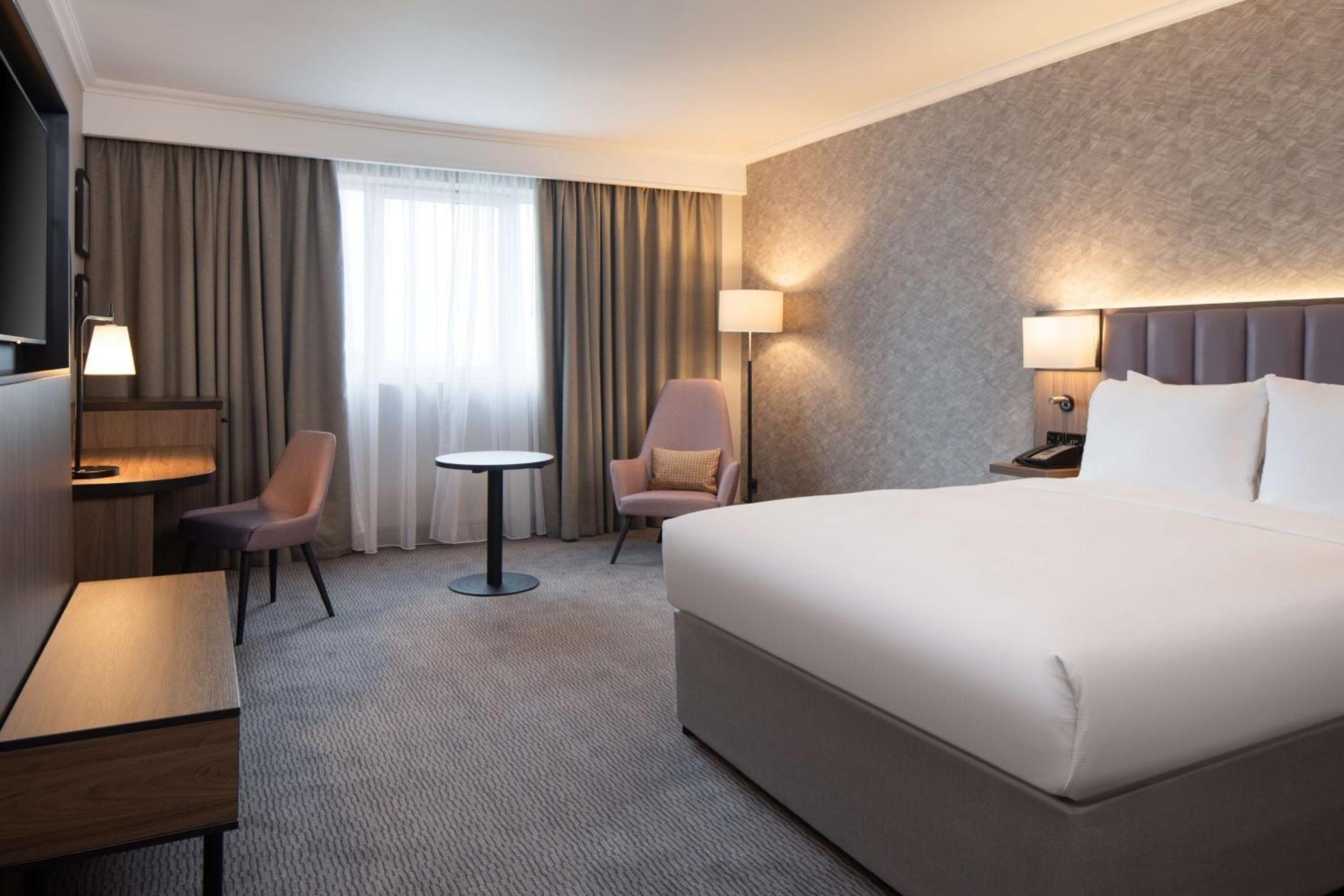 Hotel Doubletree By Hilton Dartford Bridge Exterior foto