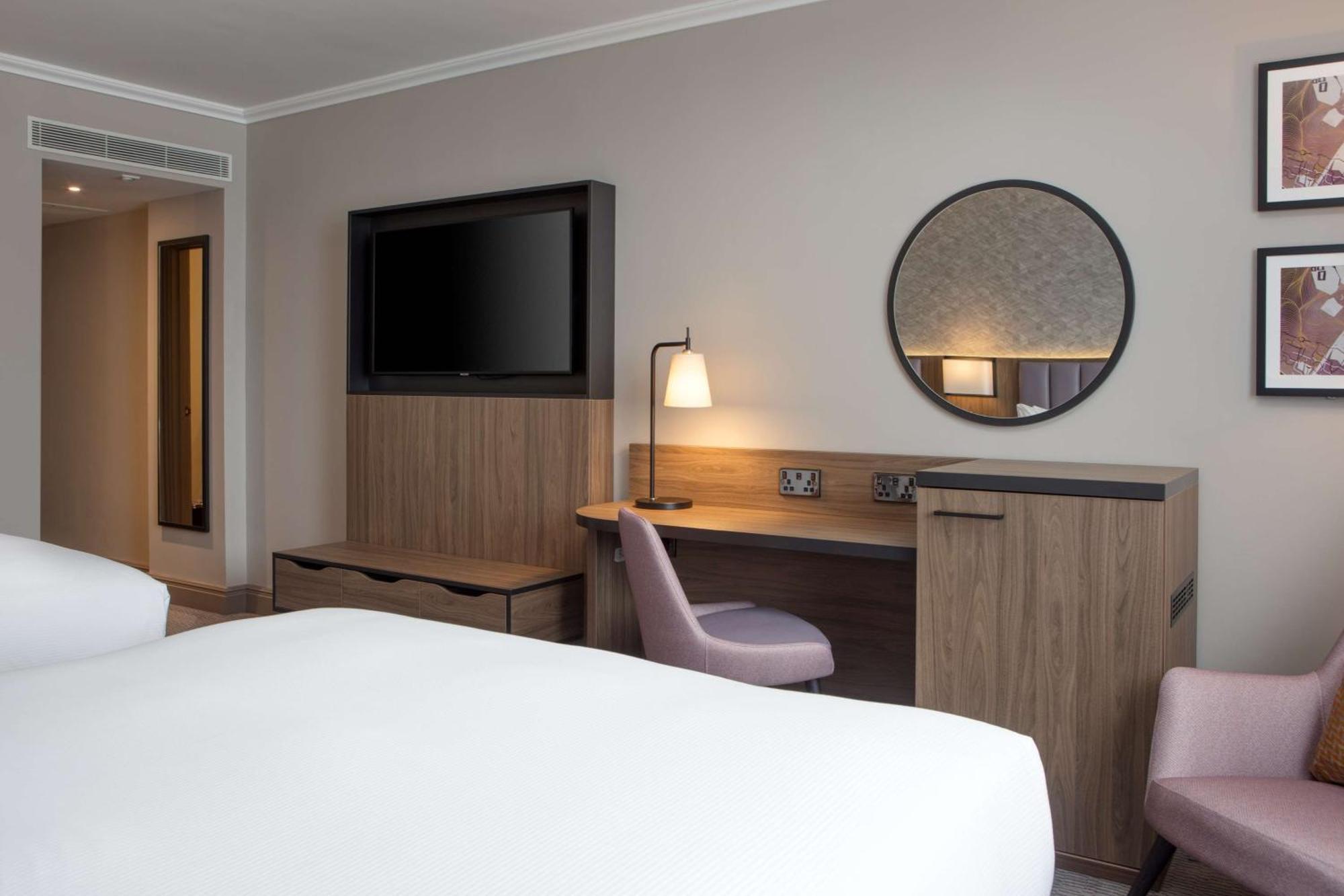 Hotel Doubletree By Hilton Dartford Bridge Exterior foto