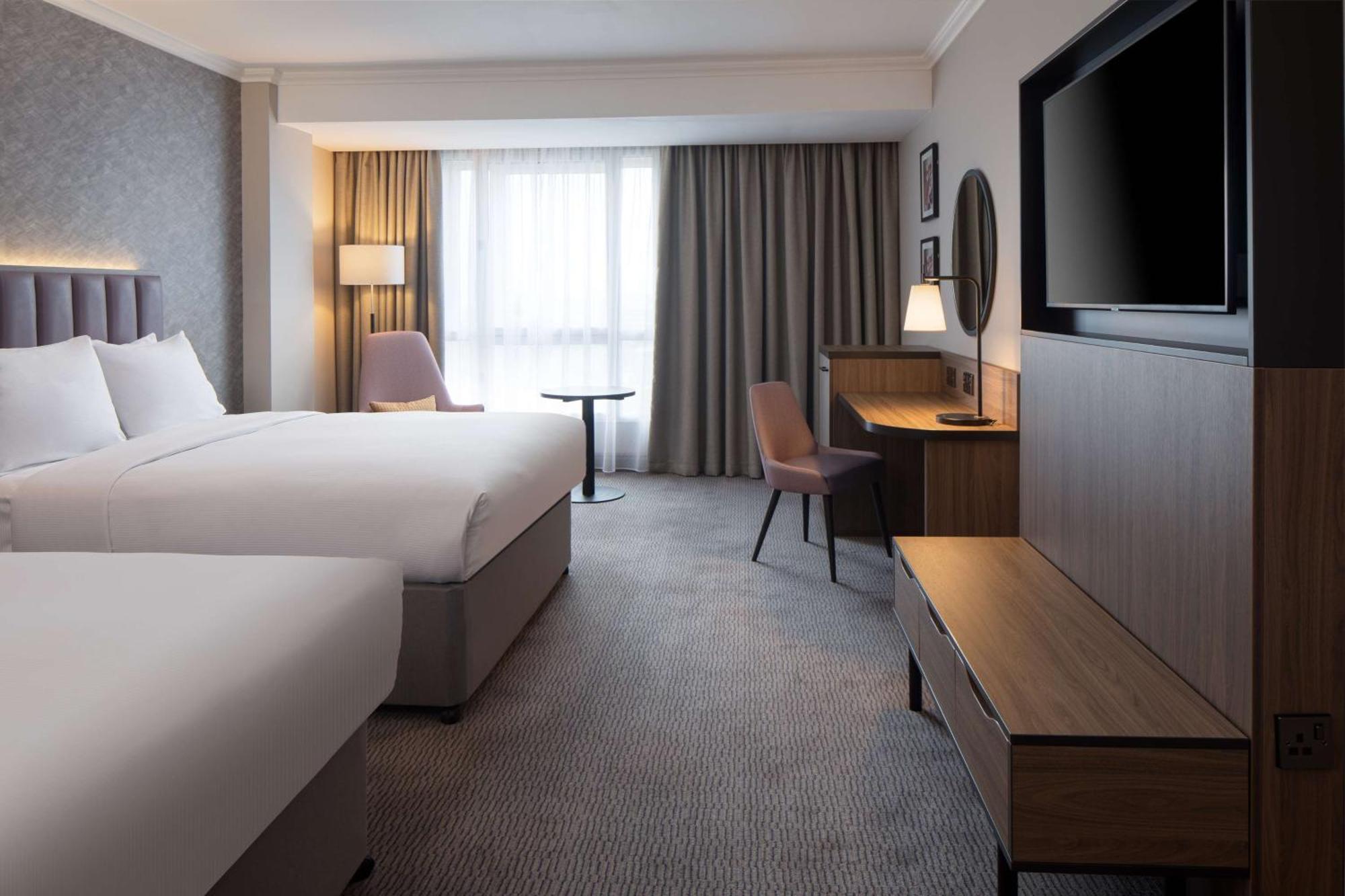 Hotel Doubletree By Hilton Dartford Bridge Exterior foto