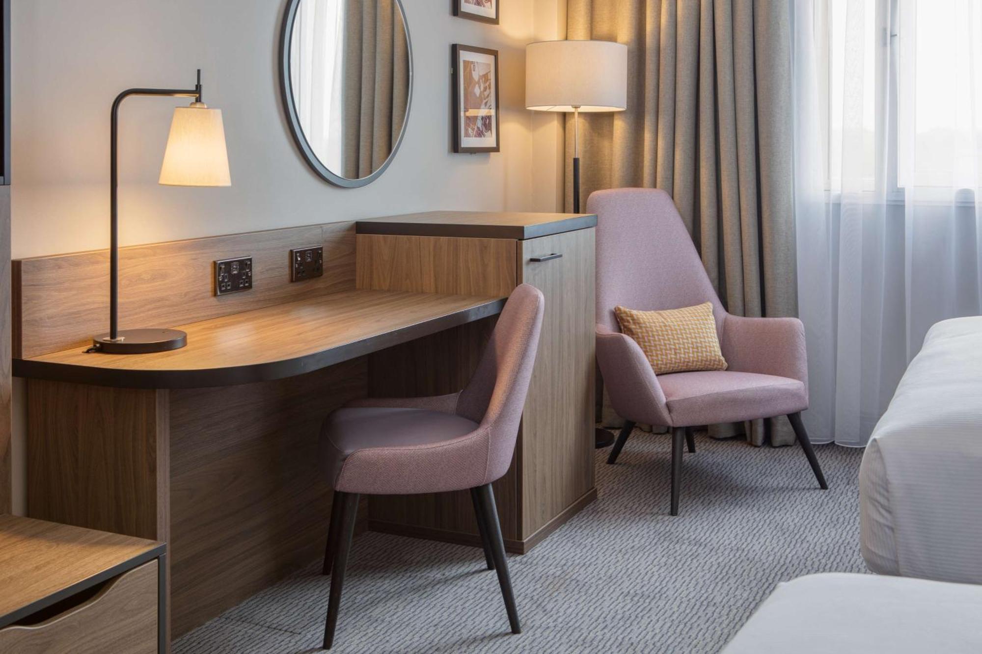 Hotel Doubletree By Hilton Dartford Bridge Exterior foto