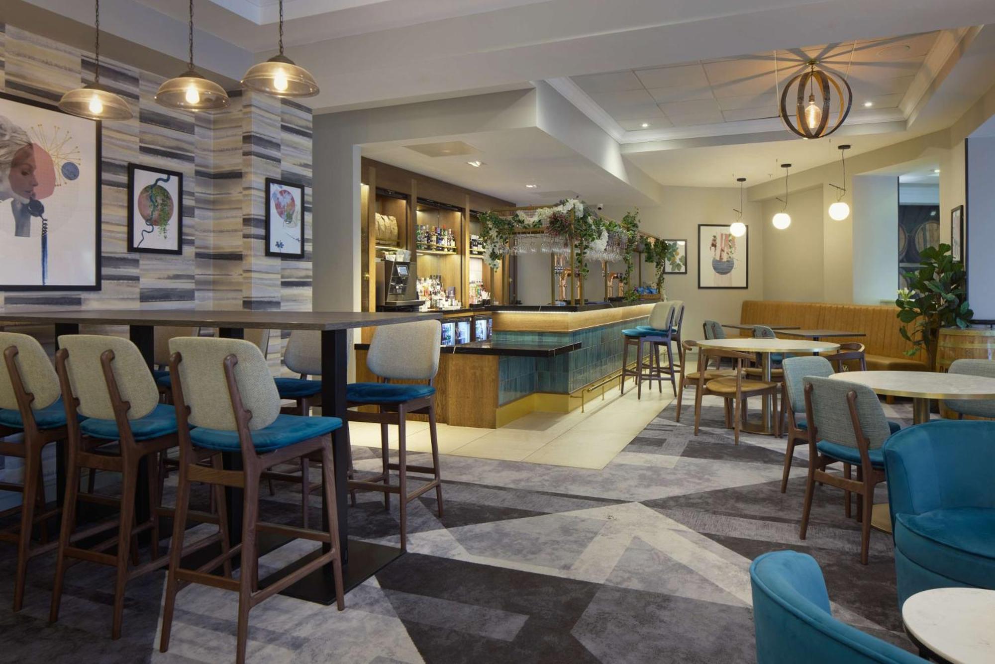 Hotel Doubletree By Hilton Dartford Bridge Exterior foto