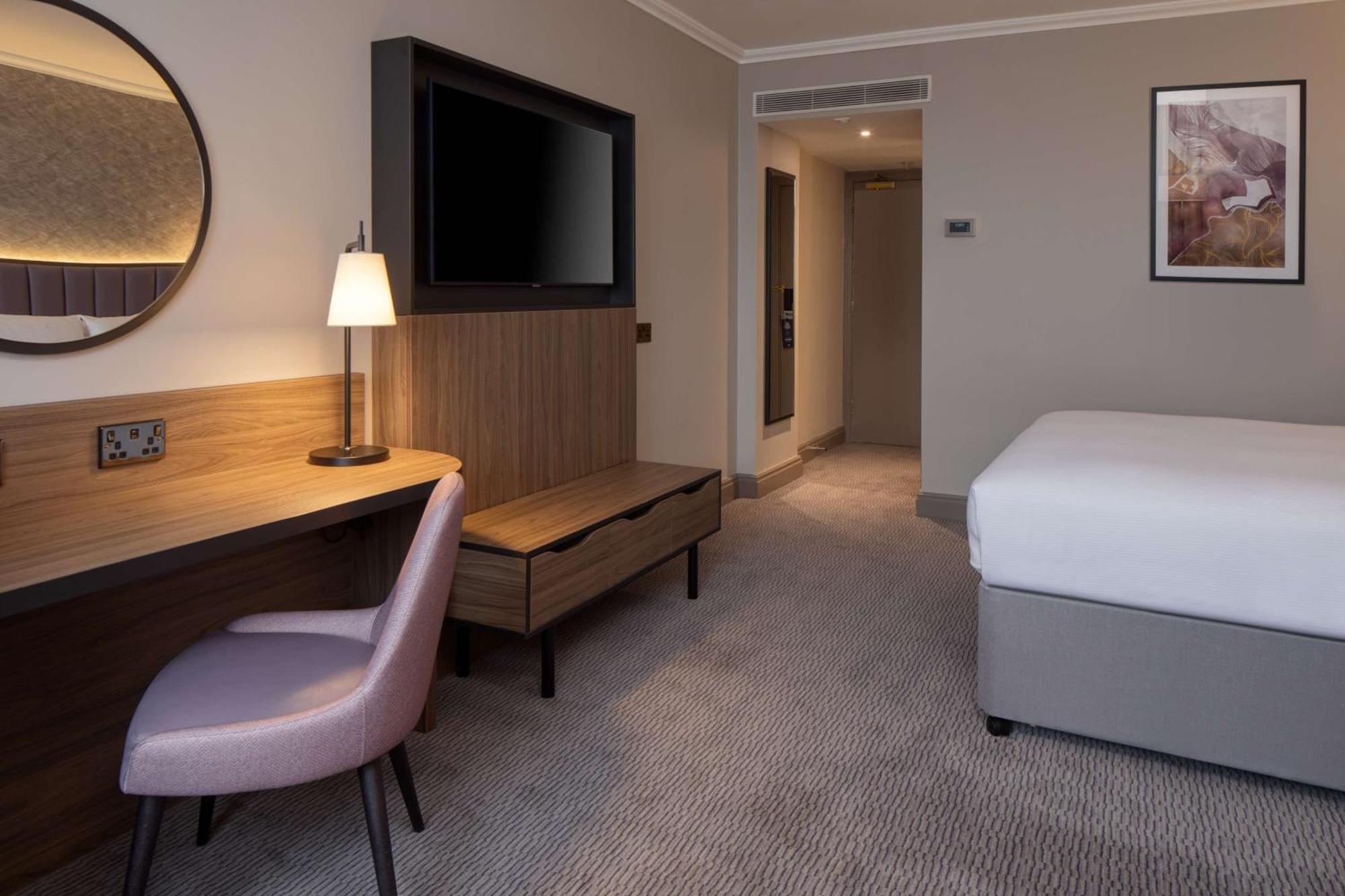 Hotel Doubletree By Hilton Dartford Bridge Exterior foto