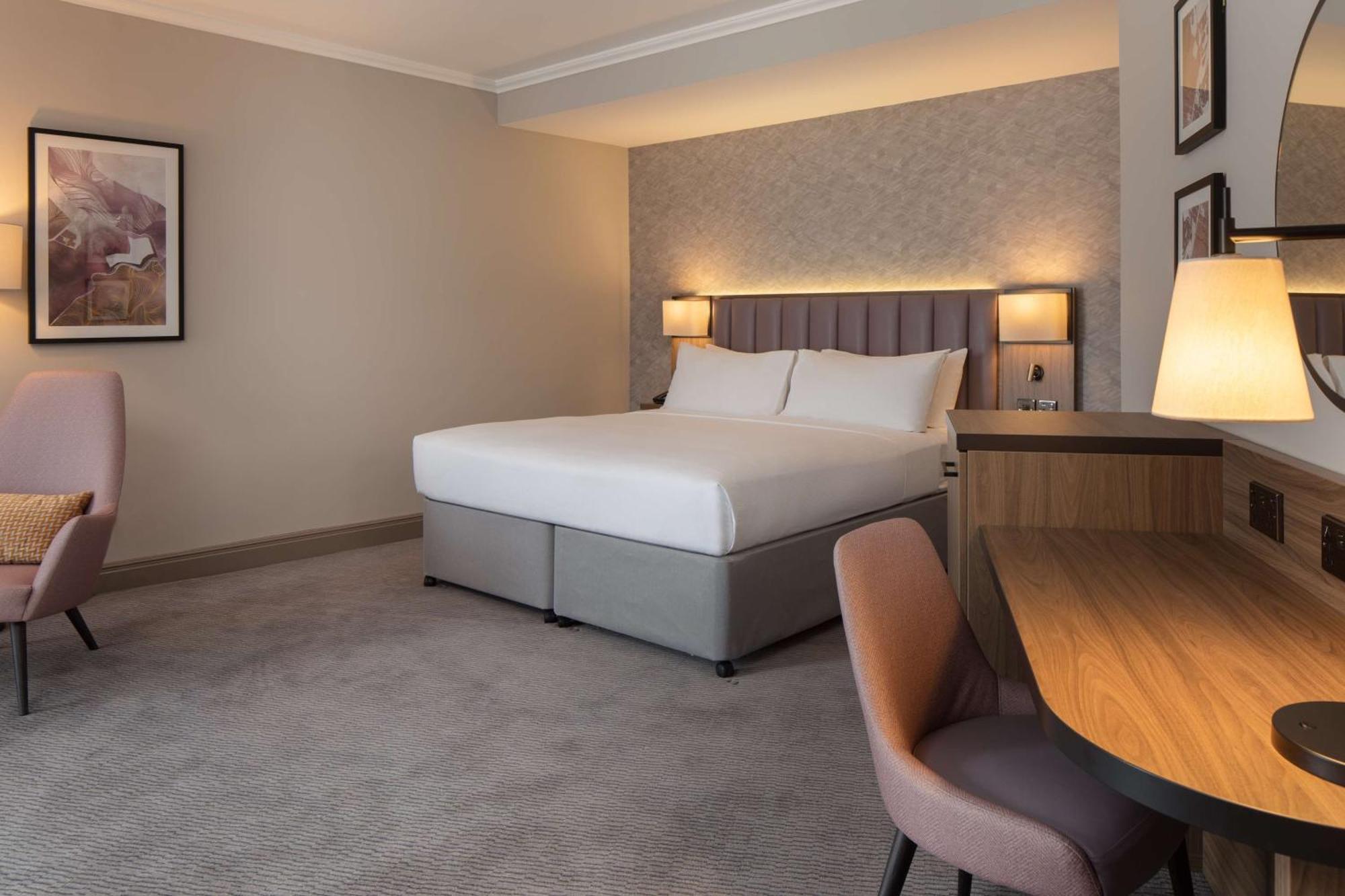 Hotel Doubletree By Hilton Dartford Bridge Exterior foto