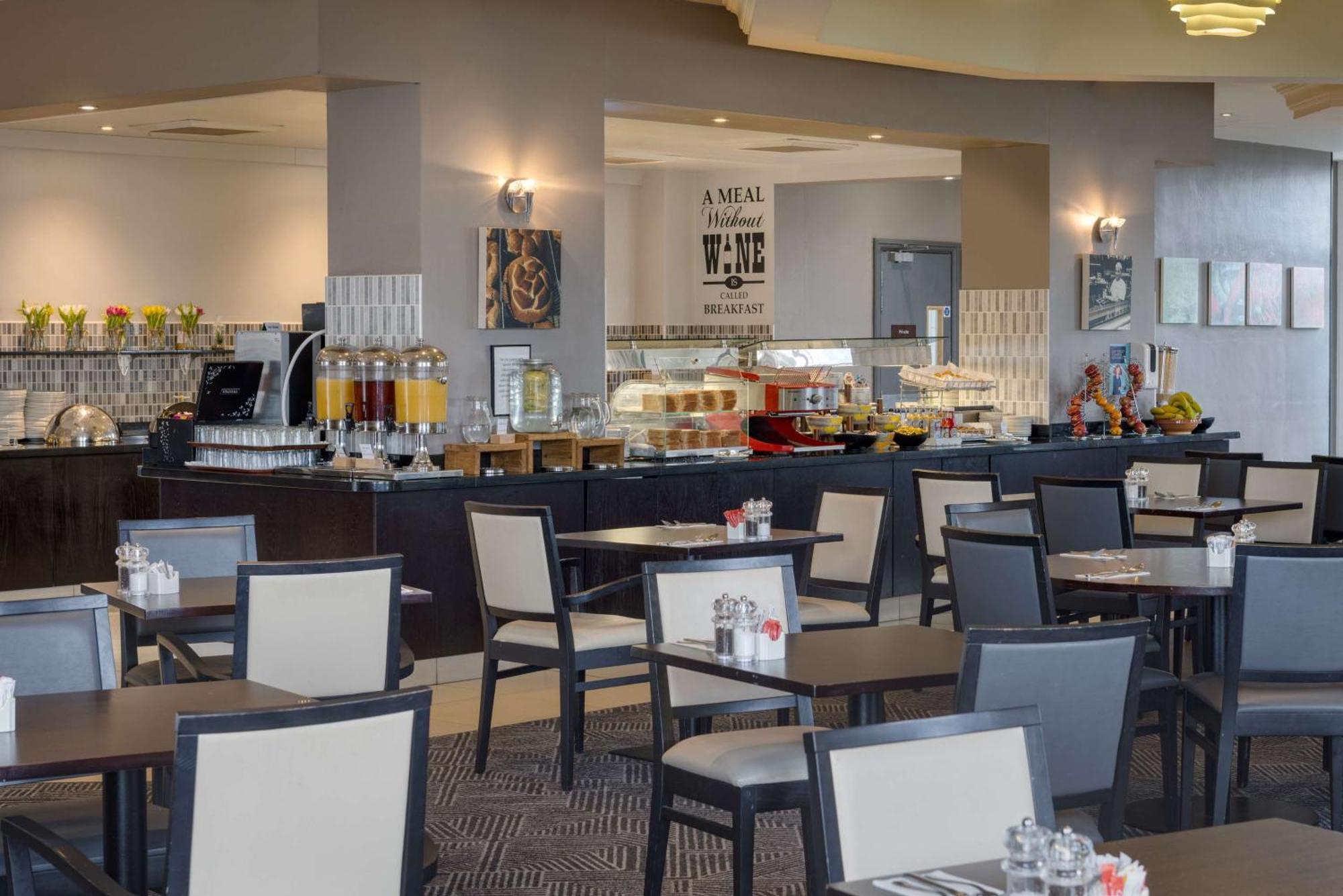 Hotel Doubletree By Hilton Dartford Bridge Exterior foto